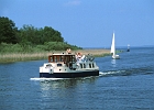 Hausboot auf der Müritz : Hausboot, Segelboot, See